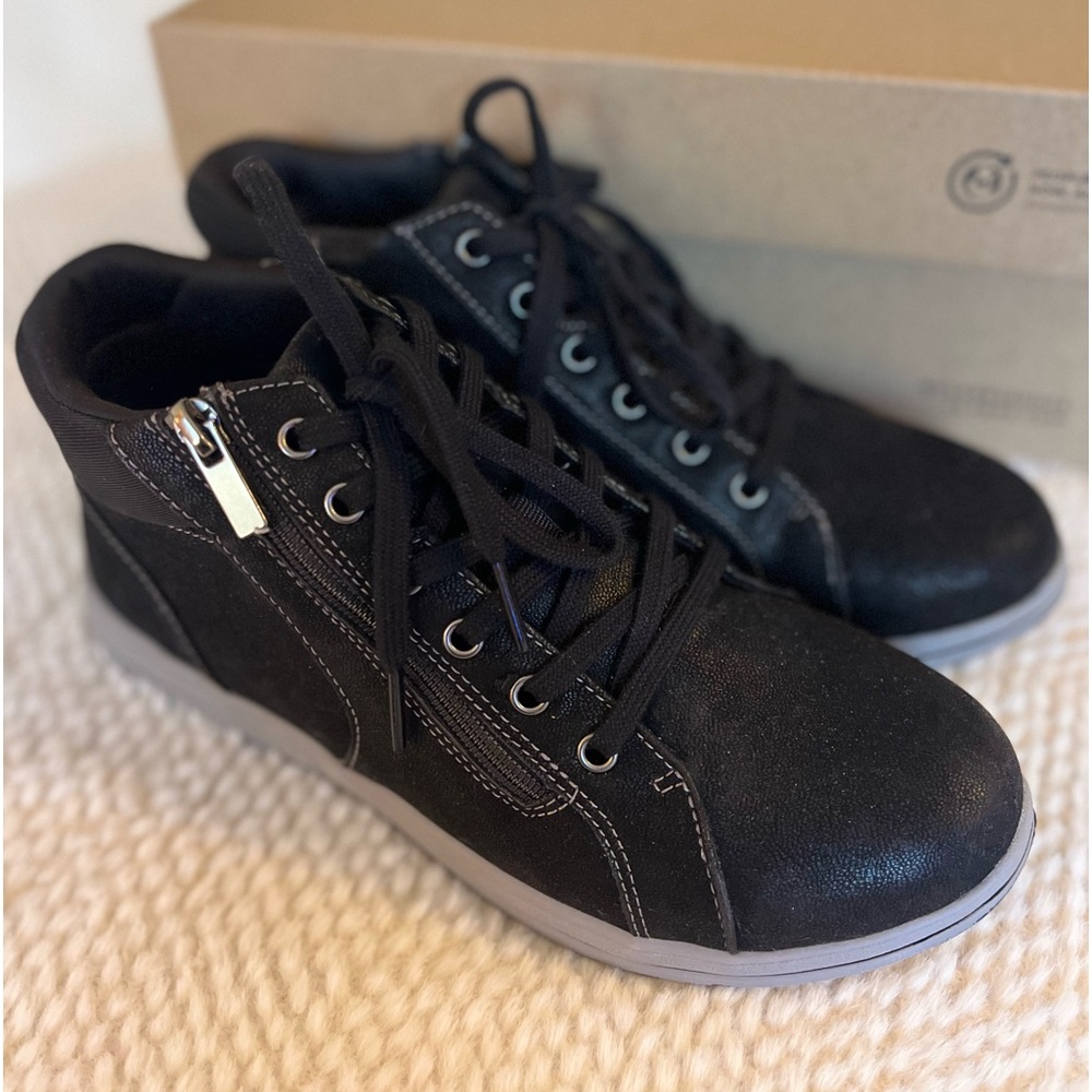 Clarks™ Breeze Glide black shoes